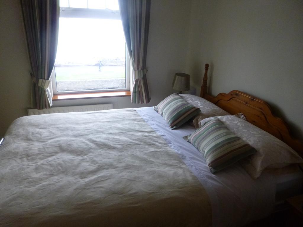 Clifford'S Ocean View B&B Уотървил Стая снимка