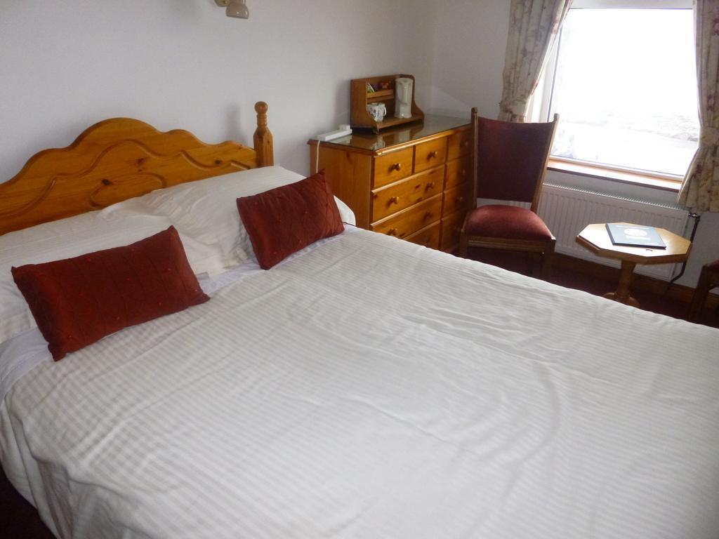Clifford'S Ocean View B&B Уотървил Стая снимка